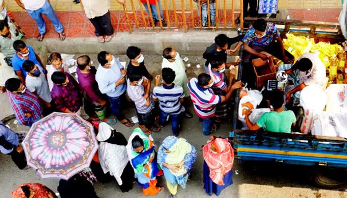 City dwellers gather to buy essentials from a TCB truck in the capital || Photo: Collected  